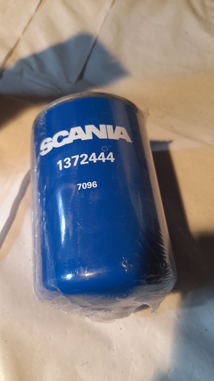 1372444