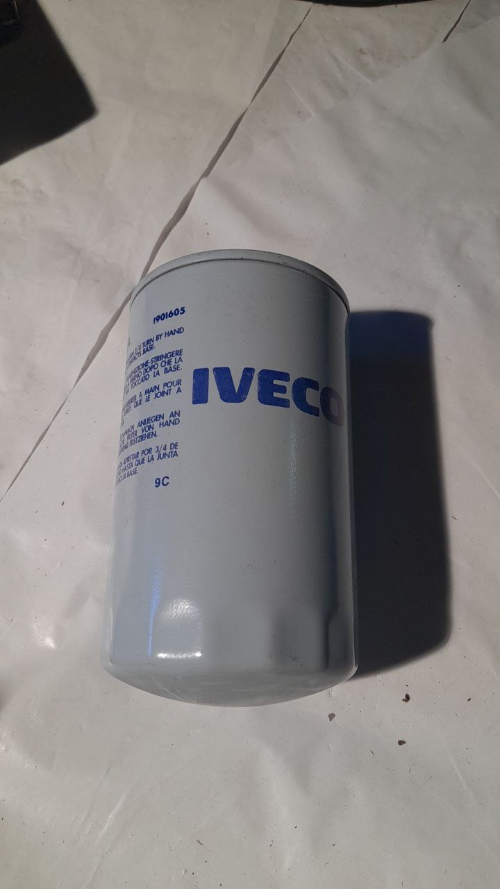 1901605
