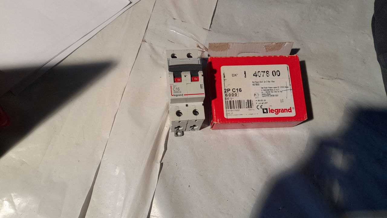 407800
