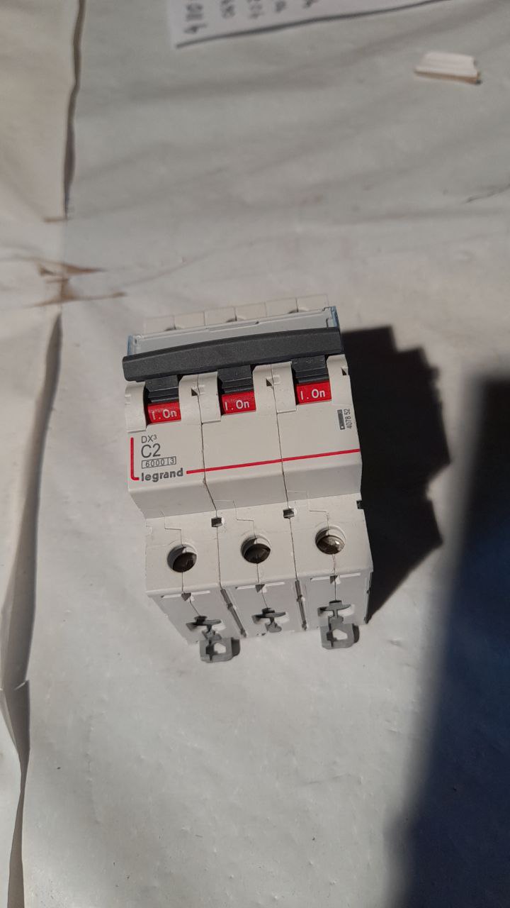 407852