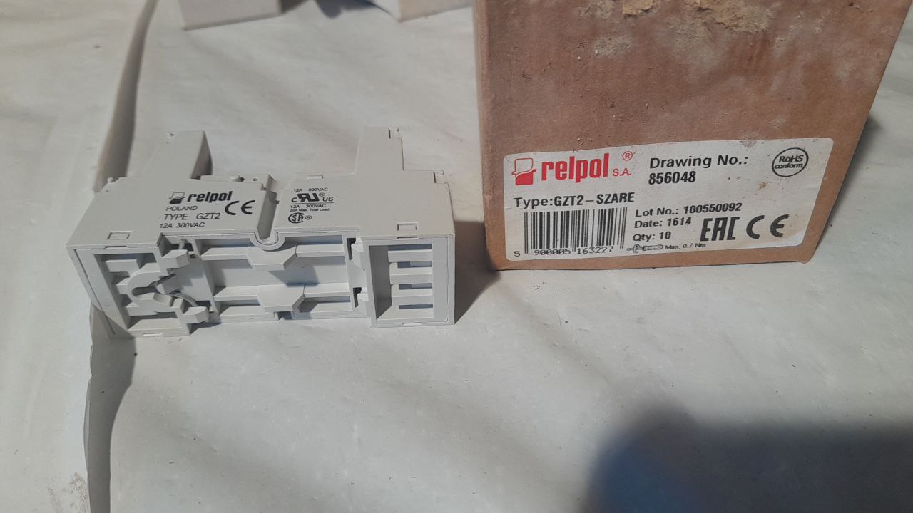 856048