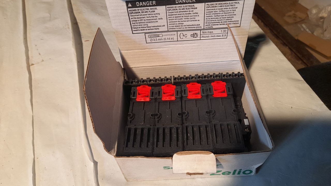 RXZE2S114M