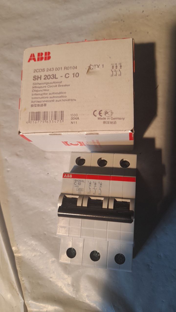 2CDS243001R0104