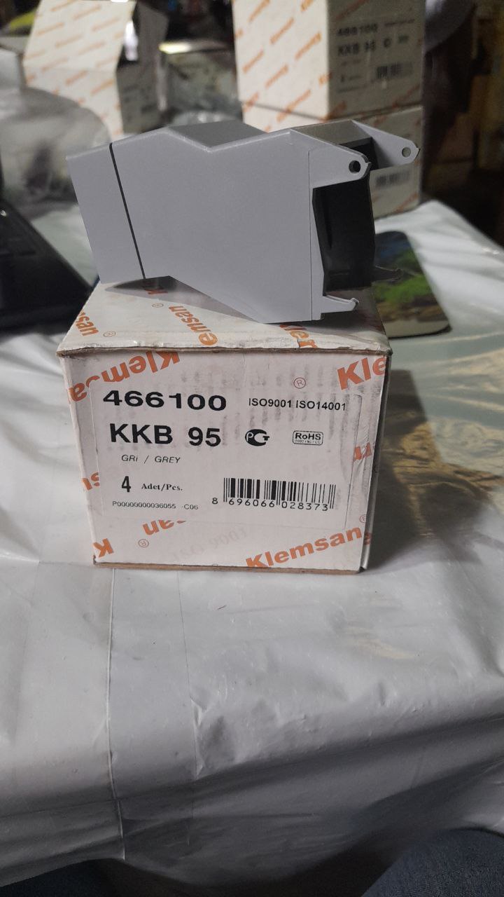 466100