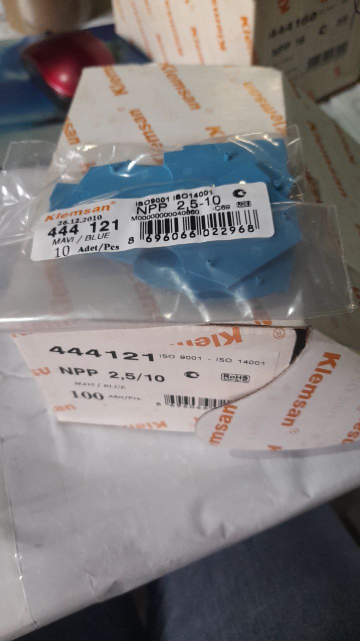 444121